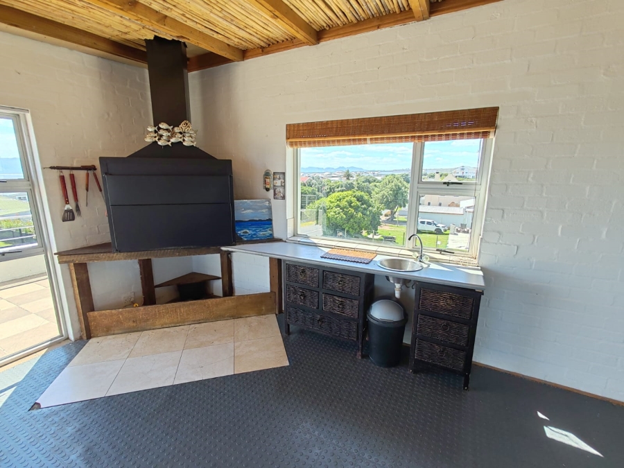 4 Bedroom Property for Sale in De Kelders Western Cape
